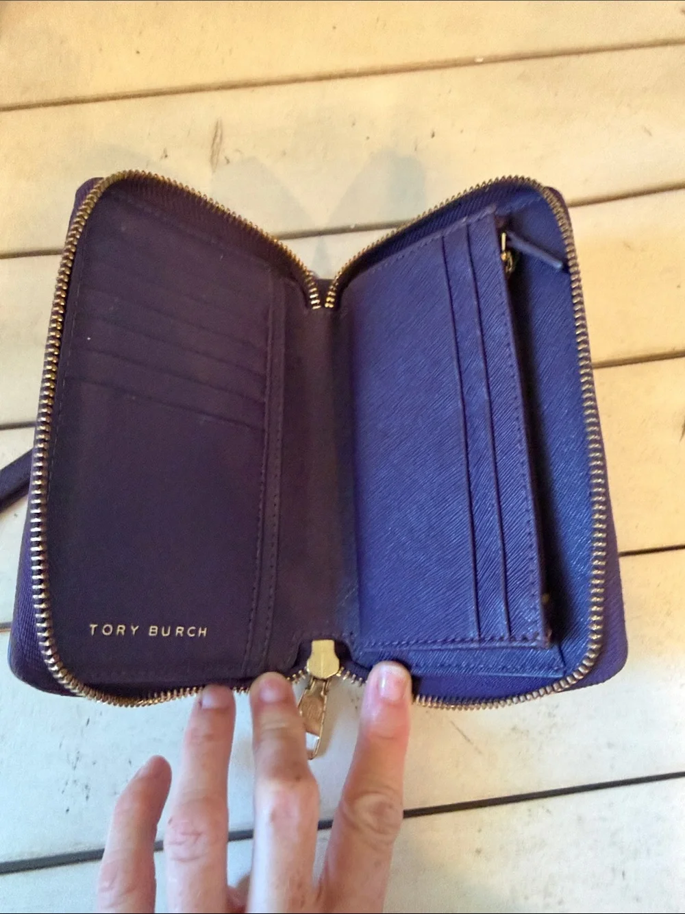 Tory Burch tory cash logo